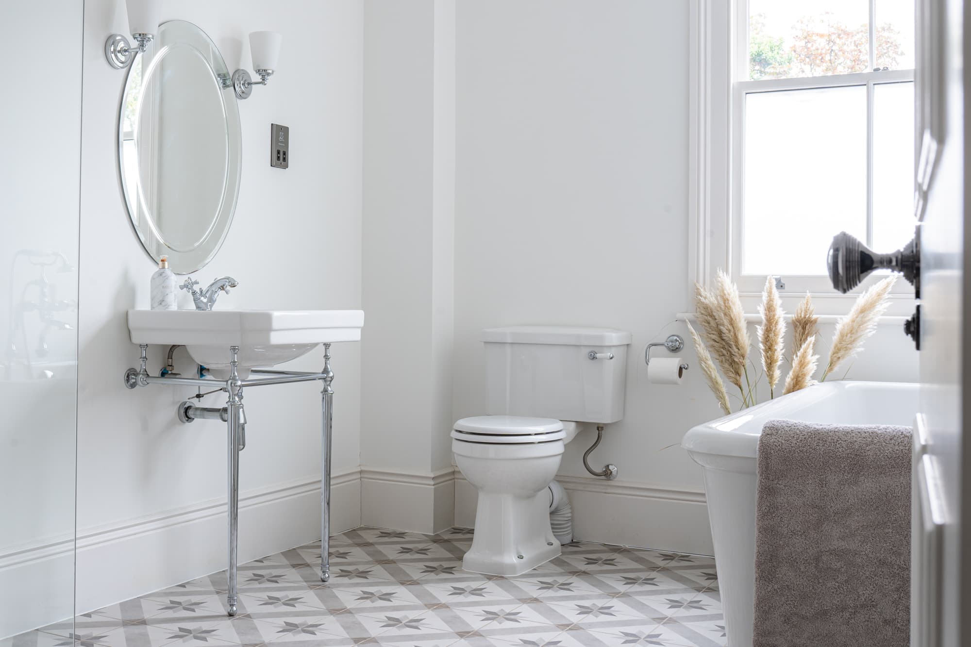 Project 2: Surrey — interior design photo 19